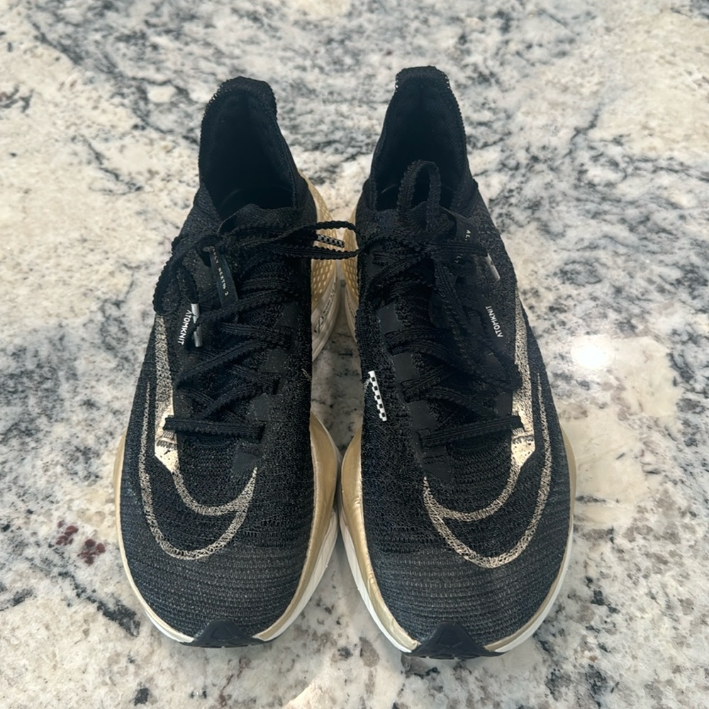 Nike women’s alpha fly worn 2 times